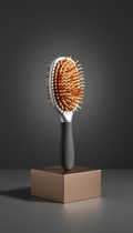 Compact travel brush in matte finish